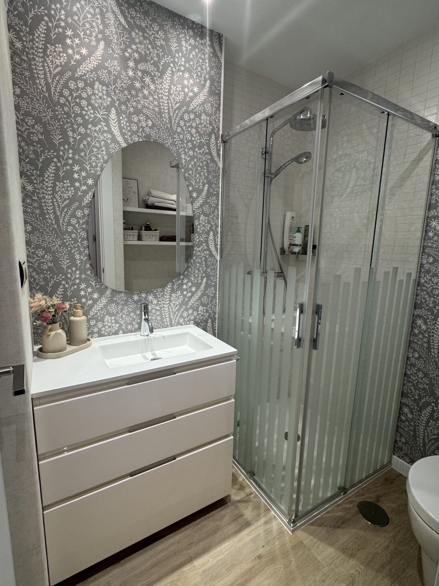 Papel pintado baño granada